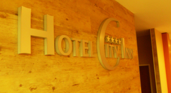 hotel habbetű felirata