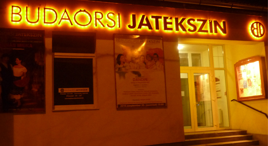 színház térbeli feliratavilágítással